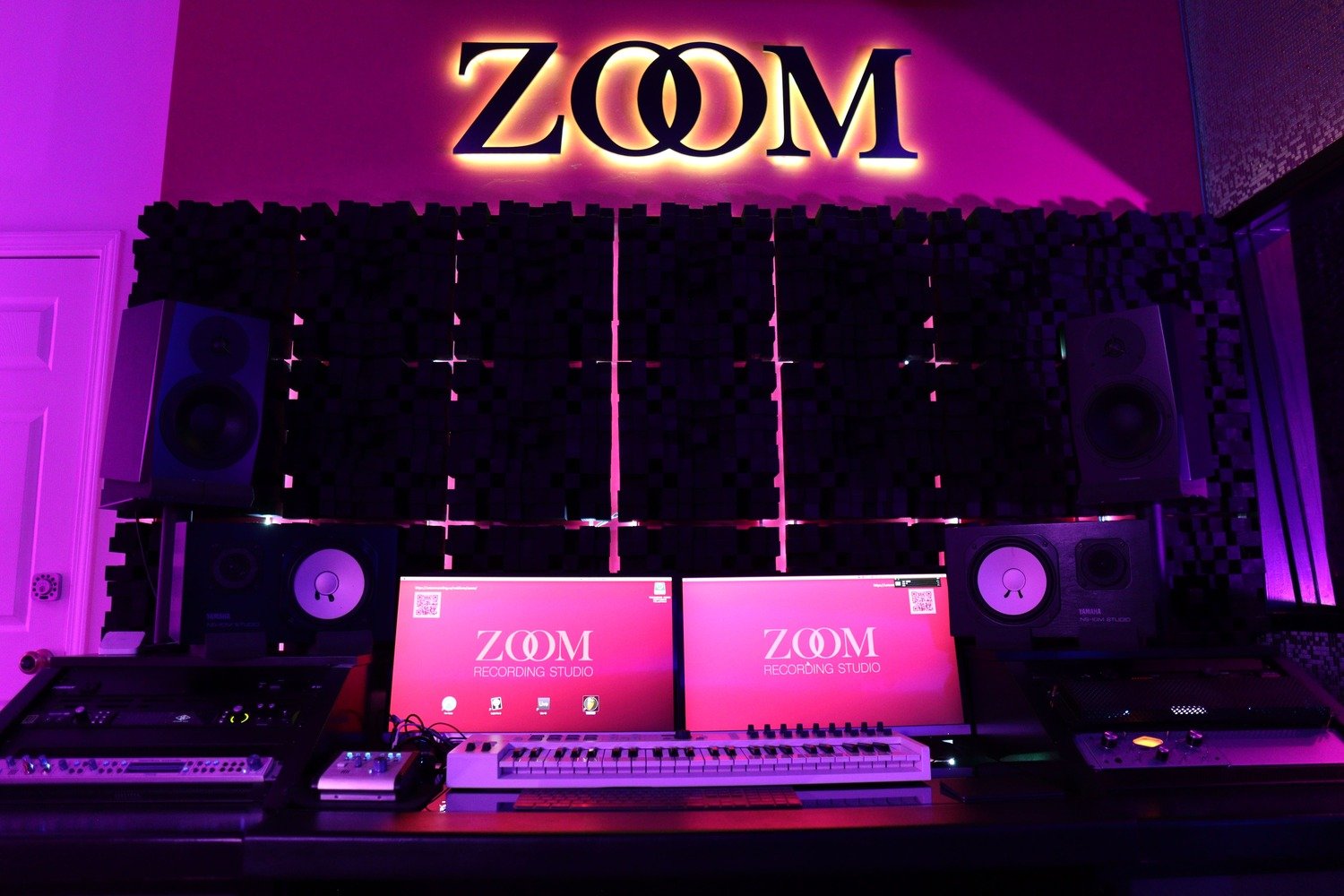 How Much Does It Cost to Record a Podcast in Los Angeles? - ZOOM Recording Studio